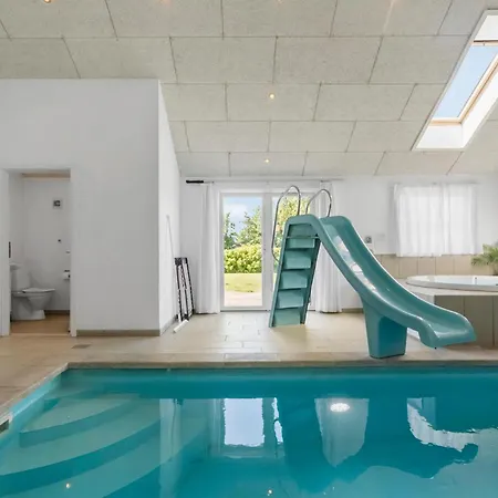 Dyrevennlig Hjem I Idestrup Med Badstue Feriehus *