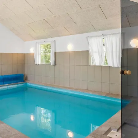 Feriehus Dyrevennlig Hjem I Idestrup Med Badstue *