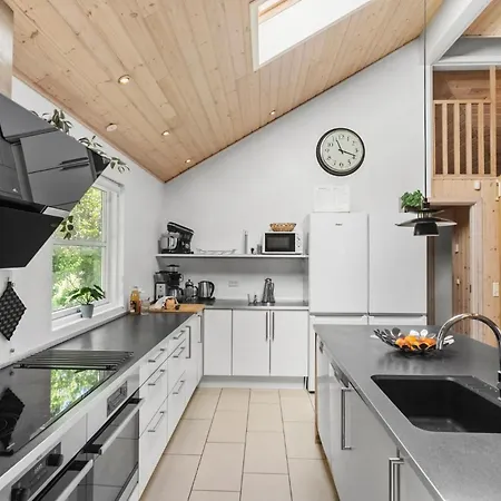 Dyrevennlig Hjem I Idestrup Med Badstue Feriehus