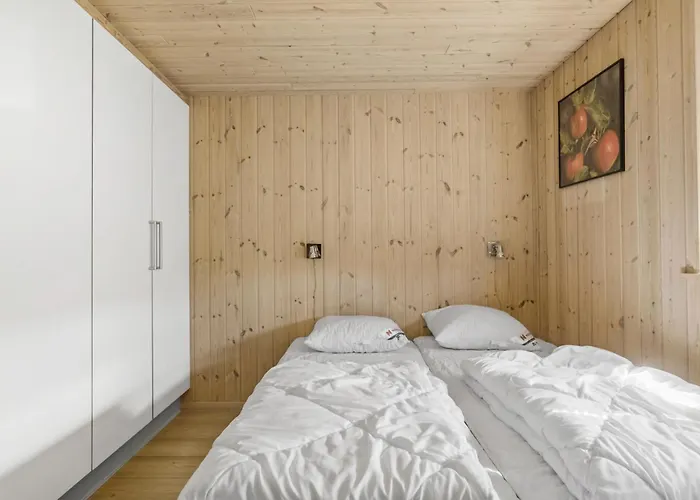 Pet Friendly In Idestrup With Sauna Сasa de vacaciones Bøtø By